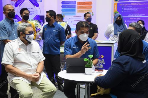DATUK DR MOHD RADZI MD JIDIN