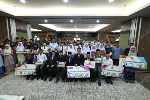 DATUK DR MOHD NA'IM MOKHTAR