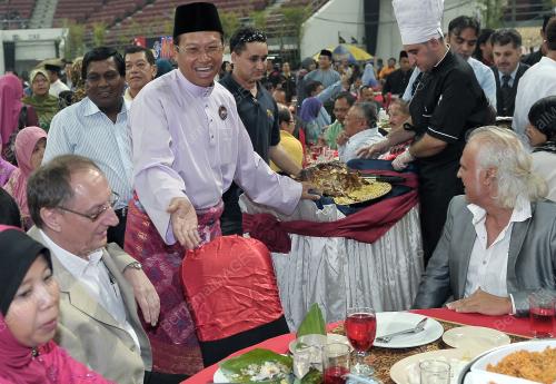 DATUK SERI AHMAD SHABERY CHEEK