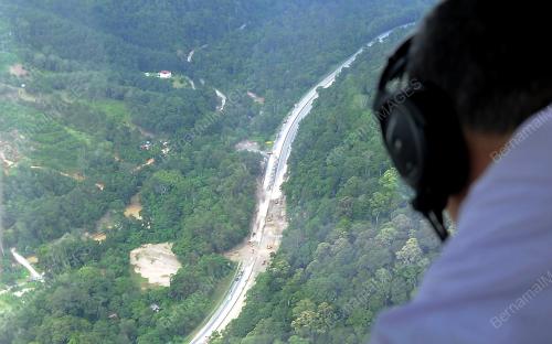 KL35_12112015_TANAH_RUNTUH