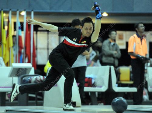 KL35_13032012_BOWLING