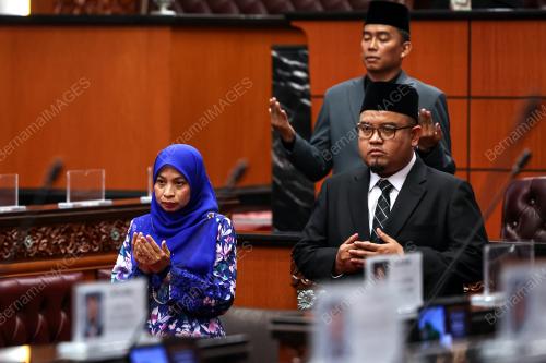 UPACARA ANGKAT SUMPAH AHLI DEWAN NEGARA