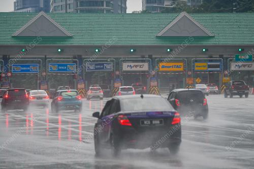 ALIRAN TRAFIK MENGHALA SELATAN
