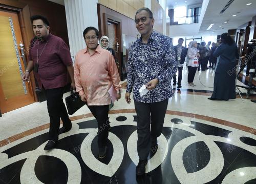 DATUK SERI DR DZULKEFLY AHMAD