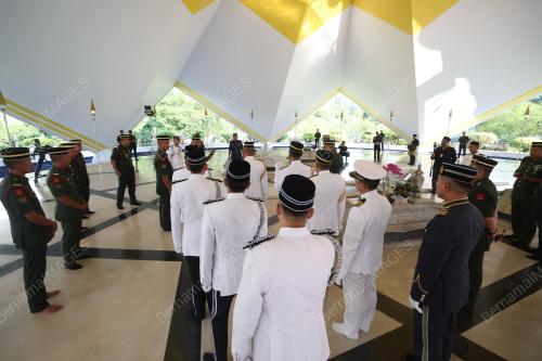 TUN ABDULLAH AHMAD BADAWI