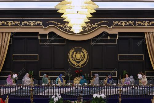 TUNKU AZIZAH AMINAH MAIMUNAH ISKANDARIAH