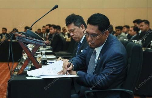 DATUK SERI AHMAD FAIZAL AZUMU