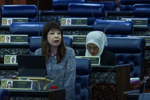 LIM HUI YING
