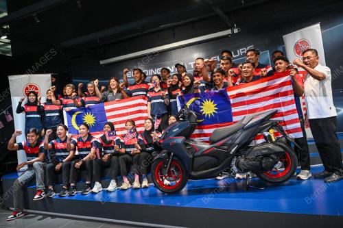 PENYERAHAN JALUR GEMILANG KEPADA BUNGA RAYA 7S