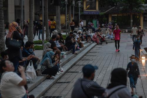 TINJAUAN KAWASAN TUMPUAN ORANG RAMAI