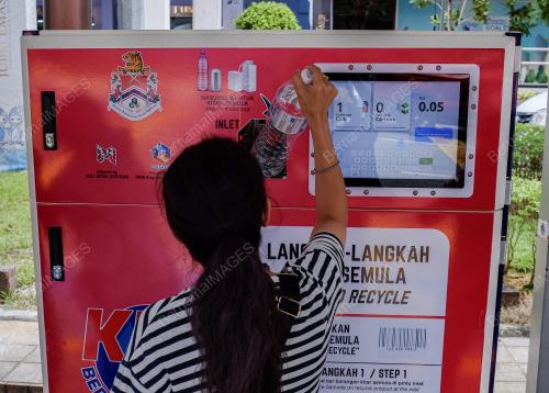 RECYCLING REVERSE VENDING MACHINE (RRVM)