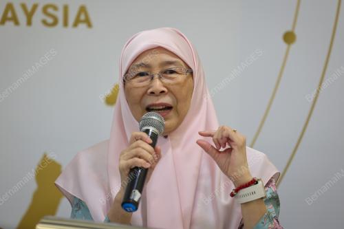 DATUK SERI DR WAN AZIZAH WAN ISMAIL