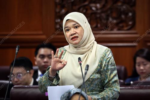 FADHLINA SIDEK