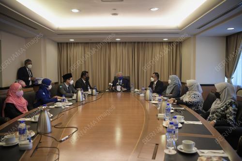 DATUK SERI ISMAIL SABRI YAAKOB