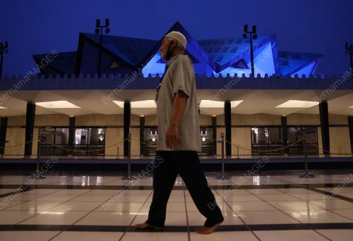 SOLAT TARAWIH MASJID NEGARA