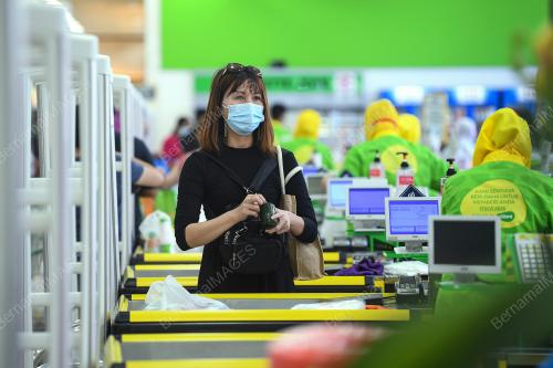 TINJAUAN PEMATUHAN DAN PELANGGARAN SOP PASAR RAYA