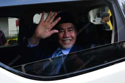 DATUK SERI DR WAN JUNAINDI TUANKU JAAFAR