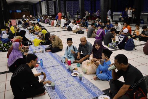 KL35_25052018_BERBUKA