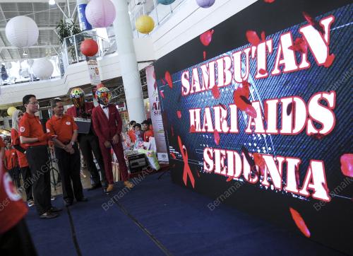 KL35_25112017_AIDS_SEDUNIA_BN201711242465
