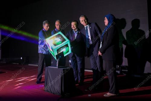 DATUK SERI AMIR HAMZAH AZIZAN