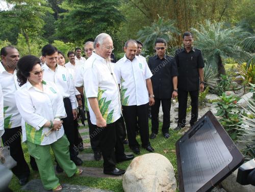 DATUK SERI MOHD NAJIB TUN ABDUL RAZAK