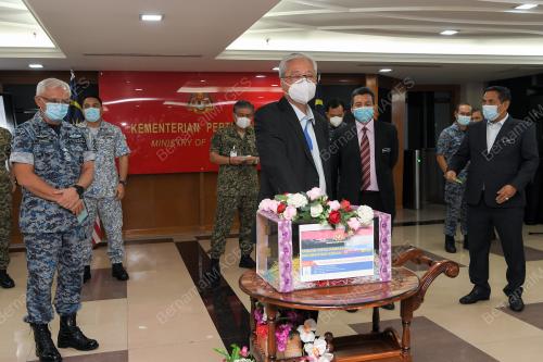 DATUK SERI ISMAIL SABRI YAAKOB