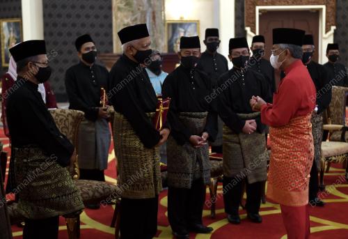 AL SULTAN ABDULLAH RIAYATUDDIN AL MUSTAFA BILLAH SHAH