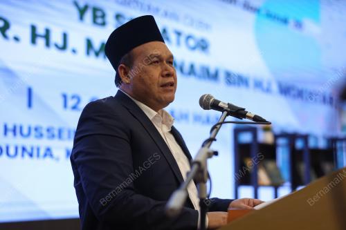 DR MUHAMAD RAZAK IDRIS