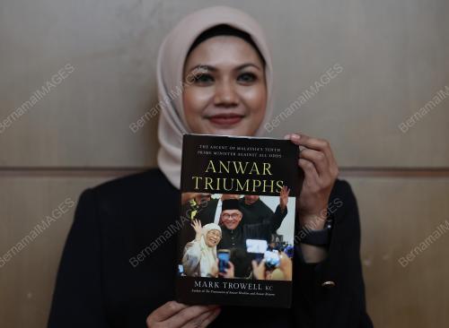 BUKU 'ANWAR TRIUMPHS'