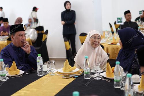 DATUK SERI DR WAN AZIZAH WAN ISMAIL