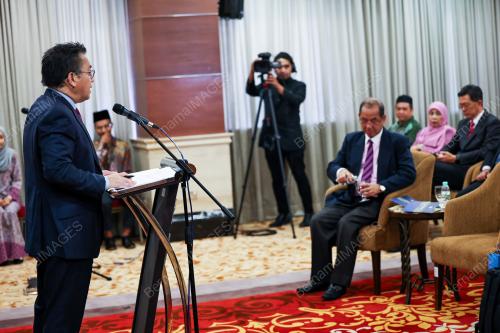 DATUK SERI NUR JAZLAN MOHAMED