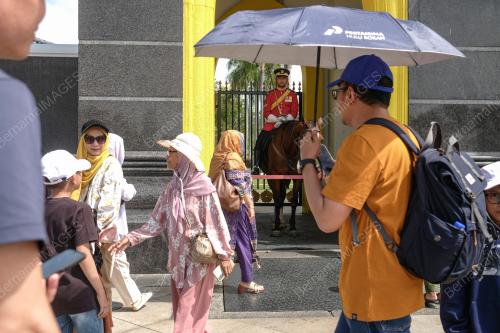 PINTU GERBANG UTAMA ISTANA NEGARA