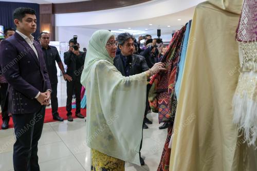 TUNKU HAJAH AZIZAH AMINAH MAIMUNAH ISKANDARIAH