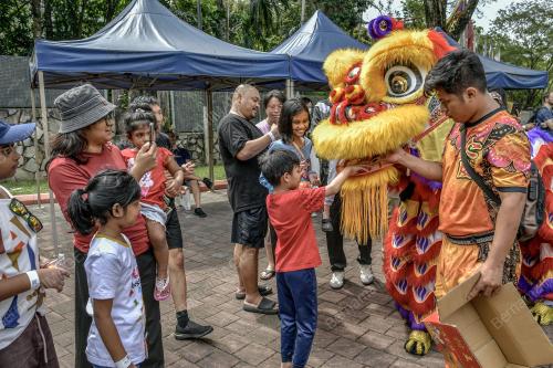 TARIAN SINGA ZOO NEGARA