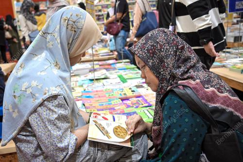 TUNKU AZIZAH AMINAH MAIMUNAH ISKANDARIAH