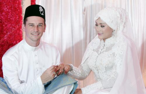 SERINA REDZUWAN