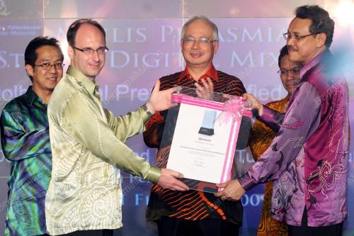 MOHD NAJIB TUN ABDUL RAZAK