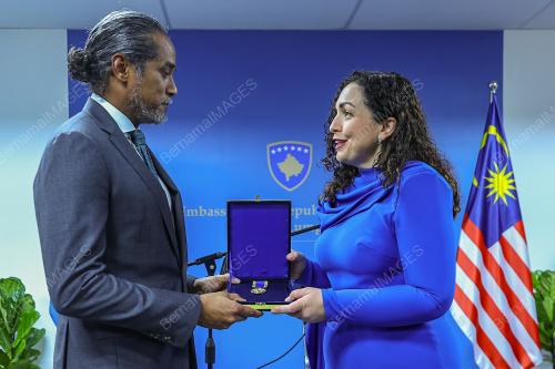 DR VJOSA OSMANI SADRIU