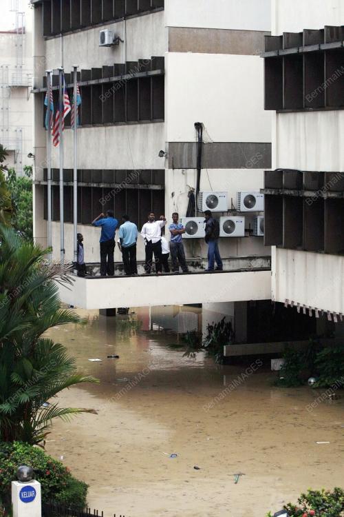 BANJIR KILAT