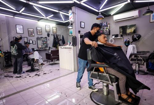 PERKHIDMATAN GUNTING RAMBUT