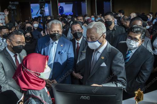 DATUK SERI ISMAIL SABRI YAAKOB