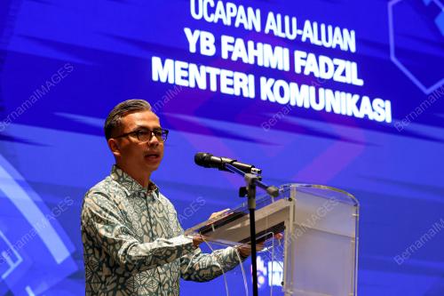 FAHMI FADZIL