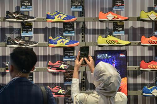 OPENING SPORTS DIRECT FIRST FLAGSHIP