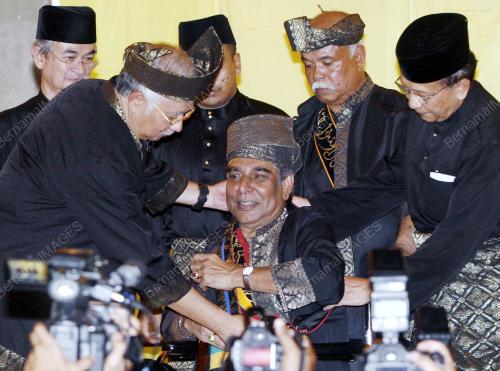 DATUK SERI MOHD NAJIB TUN ABDUL RAZAK