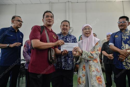 DATUK SERI DR WAN AZIZAH WAN ISMAIL