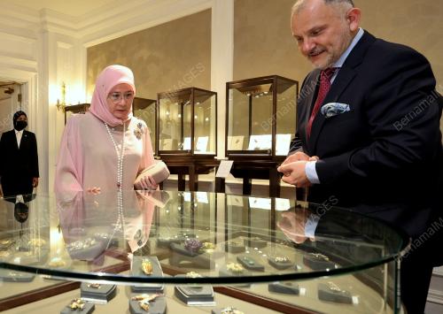 TUANKU HAJAH AZIZAH AMINAH MAIMUNAH ISKANDARIAH