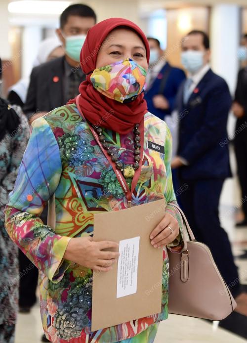 PERSIDANGAN PARLIMEN PENGGAL KETIGA 