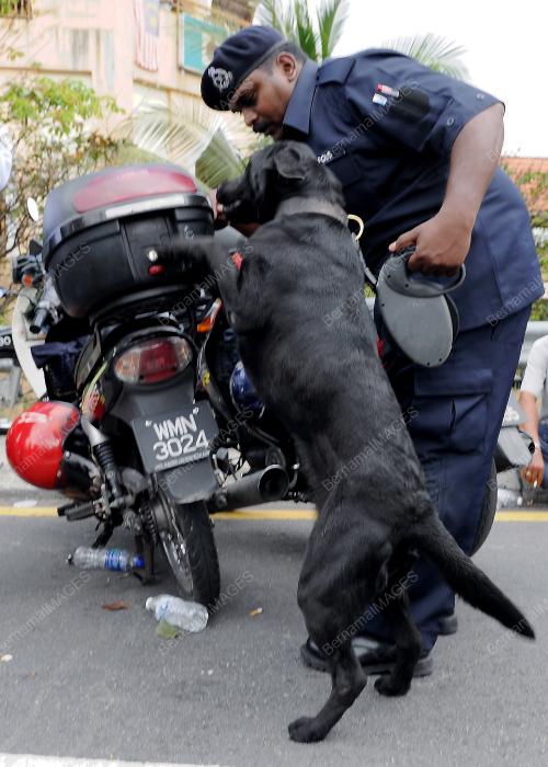 KL36_09012012_ANWAR