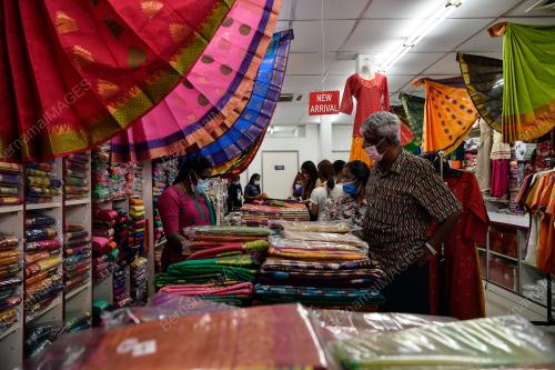 PERSIAPAN AKHIR MENYAMBUT PERAYAAN DEEPAVALI