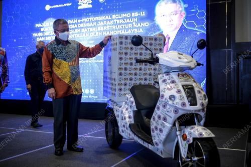 DATUK SERI DR ADHAM BABA